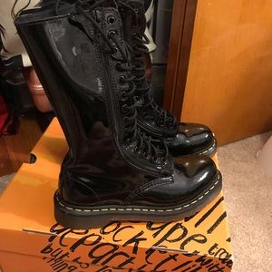 Dr Marten high boot. Shiny black. Size 7.